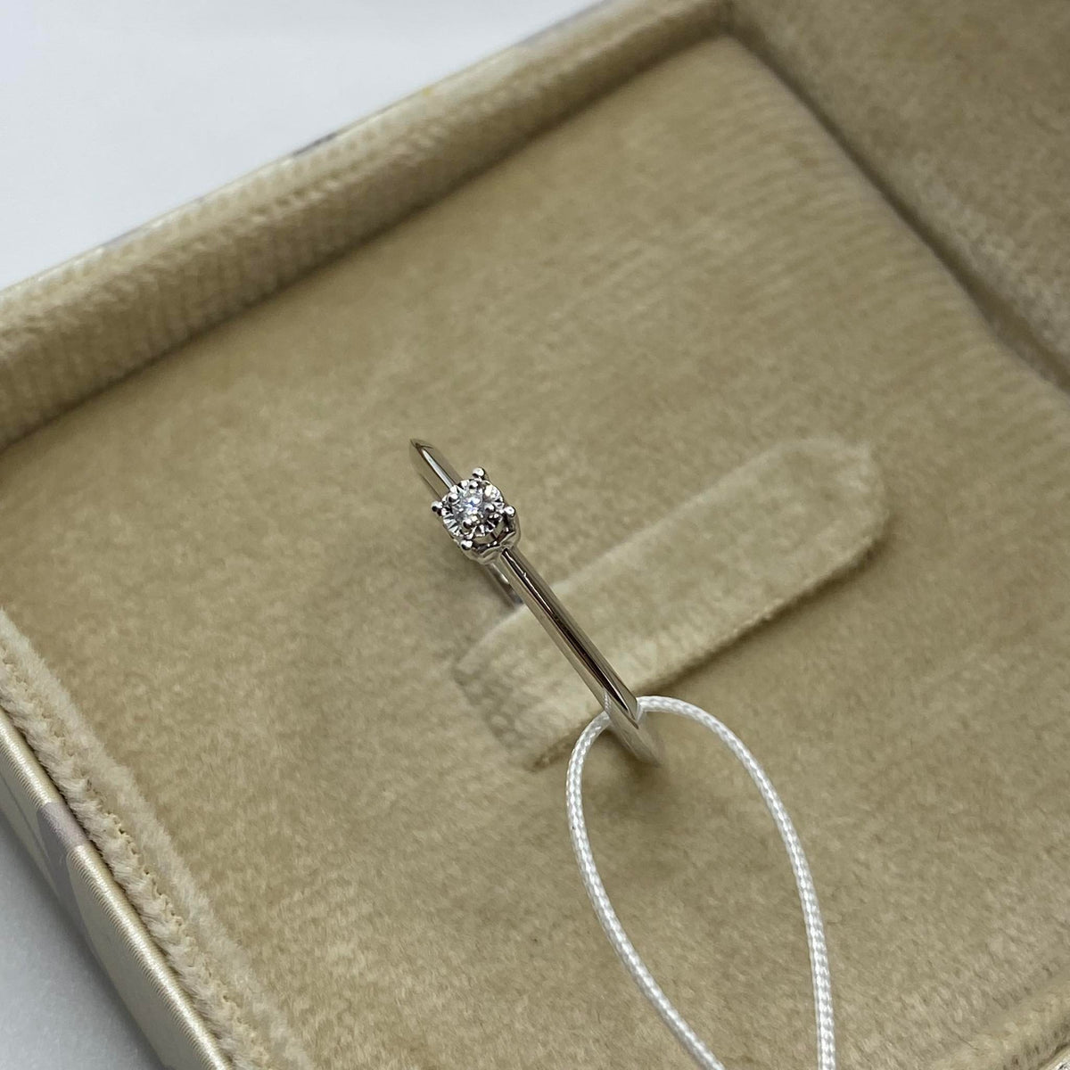 Anello Solitario Donna Oro 18KT con Diamante Ct 0.04