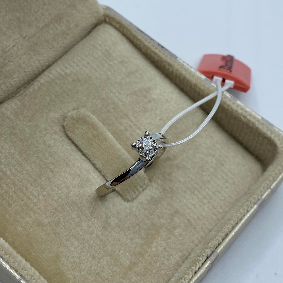 Anello  Solitario Donna Oro 18KT con Diamante Ct 0.10