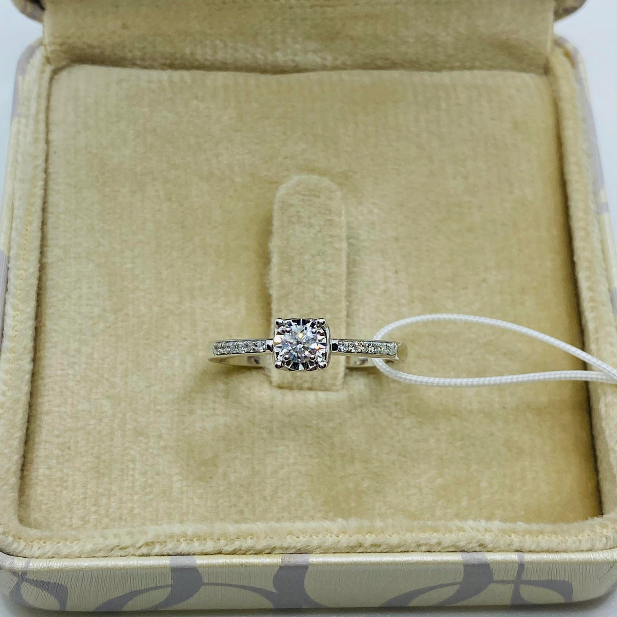 Anello Solitario Donna Oro 18KT con Diamante Ct 0.18