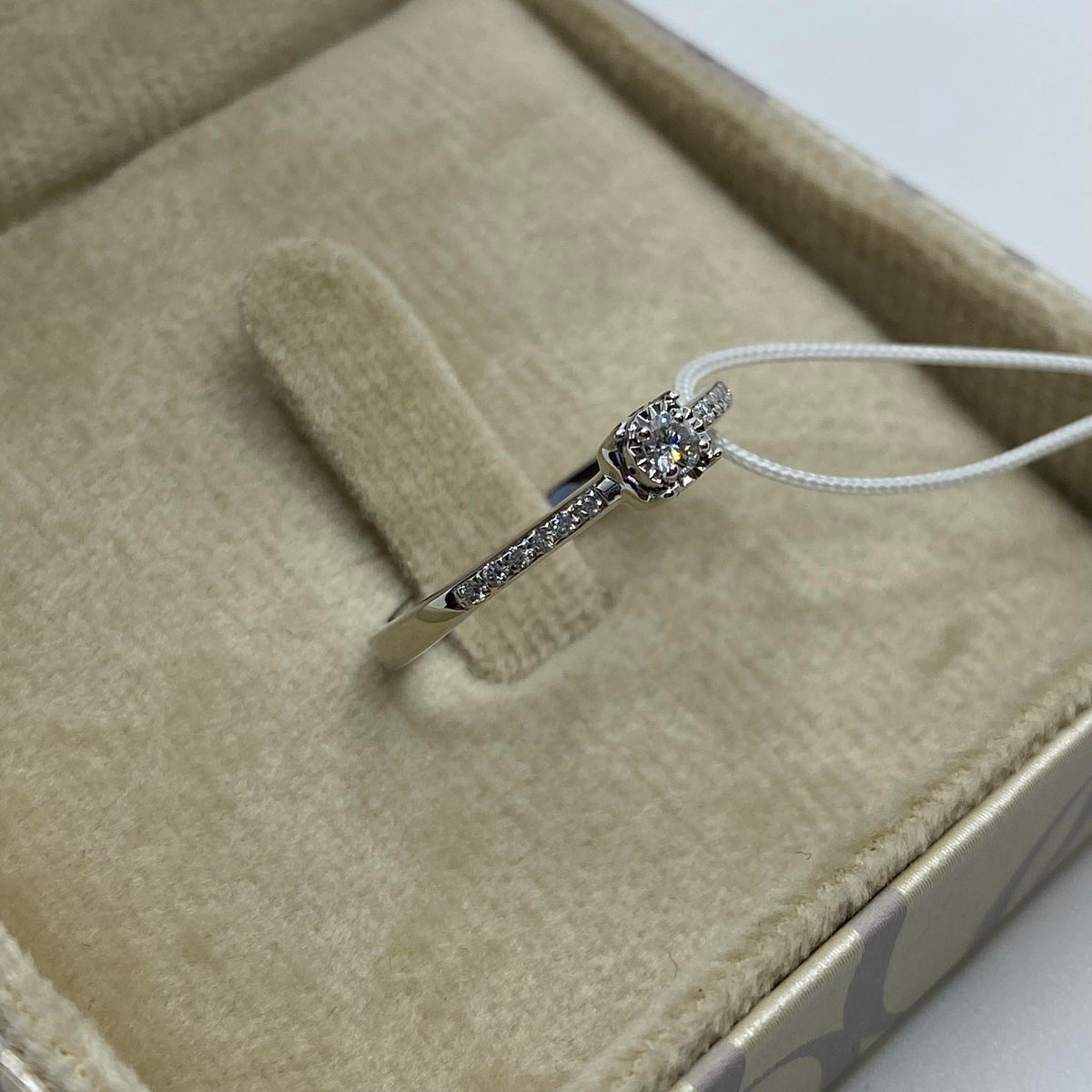 Anello Solitario Donna Oro 18KT con Diamante Ct 0.10