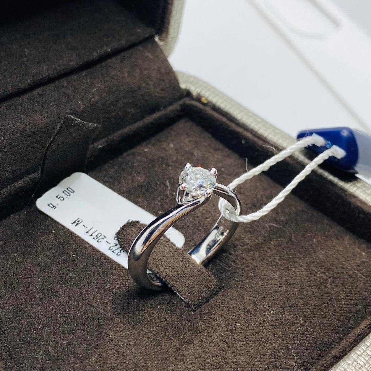 Anello Crivelli Solitario in Oro 18KT e Diamante GIA Ct 0.61