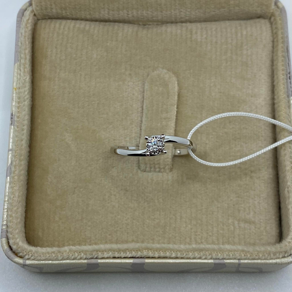 Anello Solitario Donna Oro 18KT con Diamante Ct 0.06