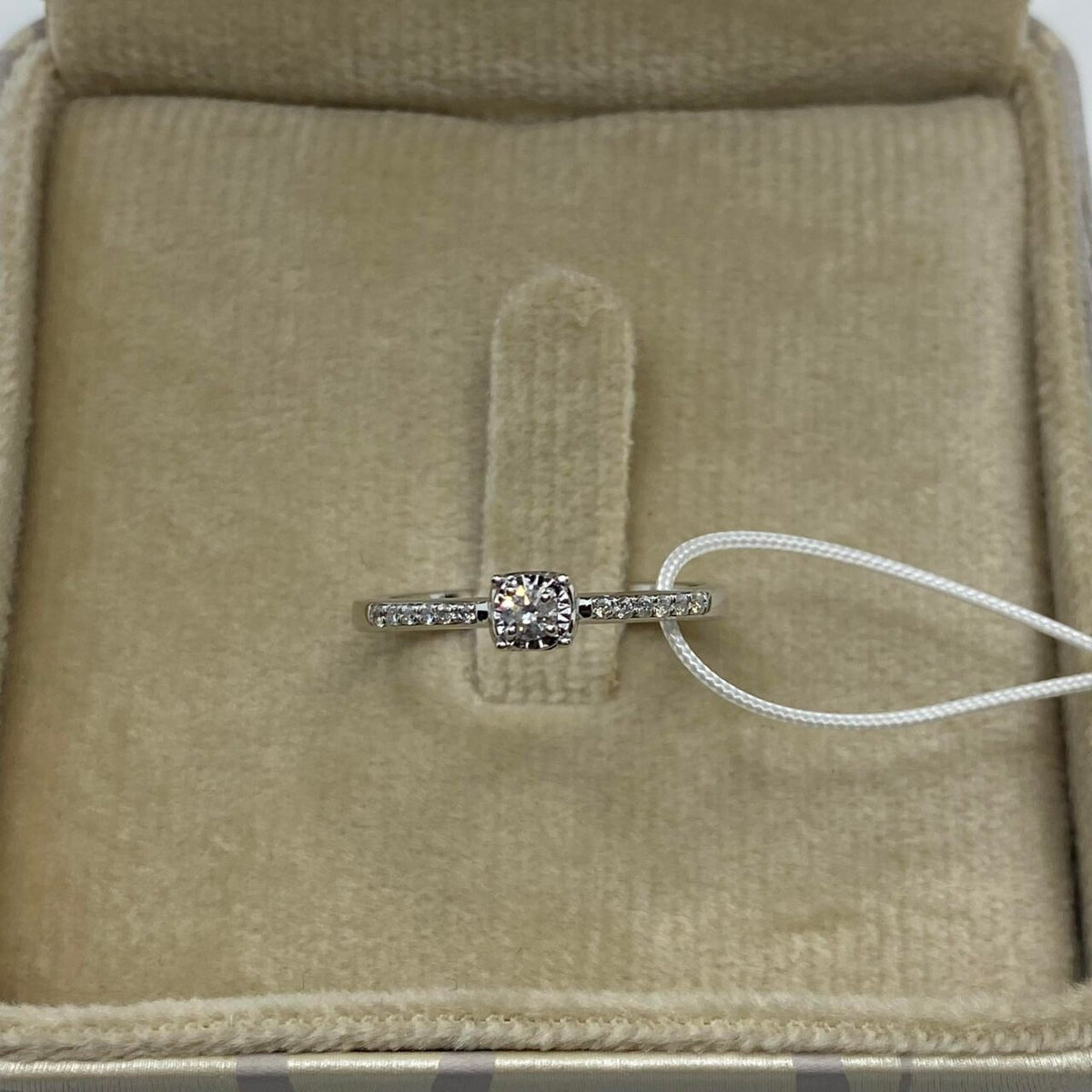 Anello Solitario Donna Oro 18KT con Diamante Ct 0.10