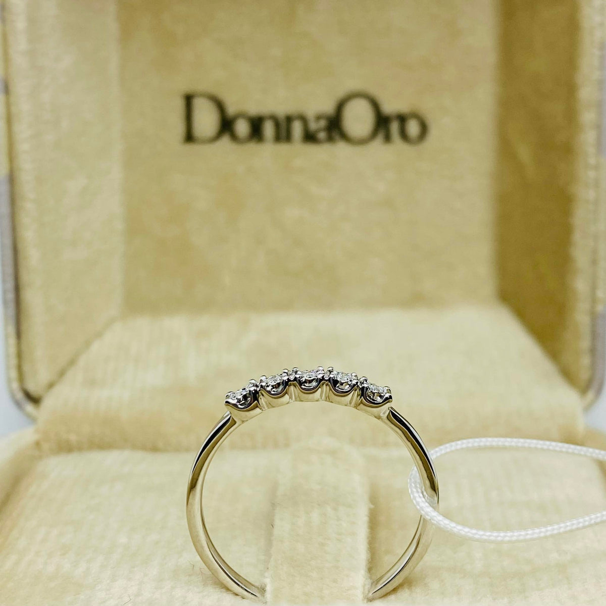 Anello Veretta a 5 Pietre Donna Oro 18KT con Diamanti Ct 0.03