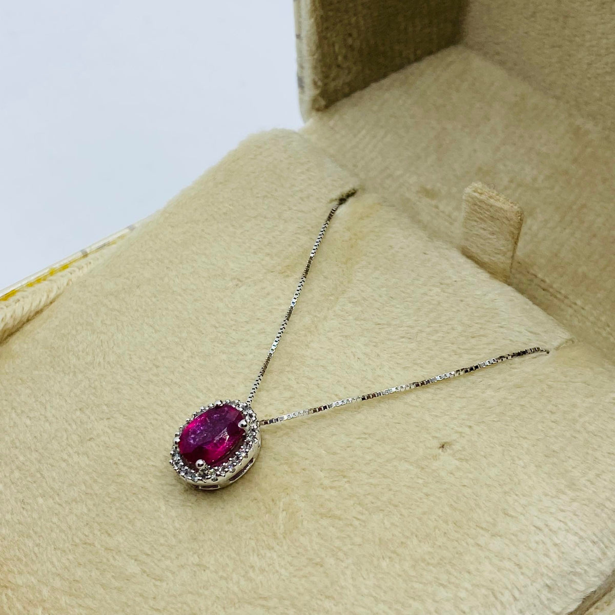Collana Donna Oro 18KT con Rubino Ct 0.90 e Diamanti