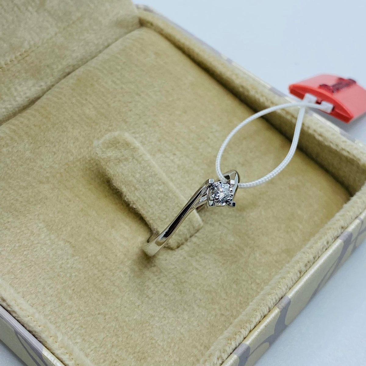 Anello Solitario Donna Oro 18KT con Diamante Ct 0.05