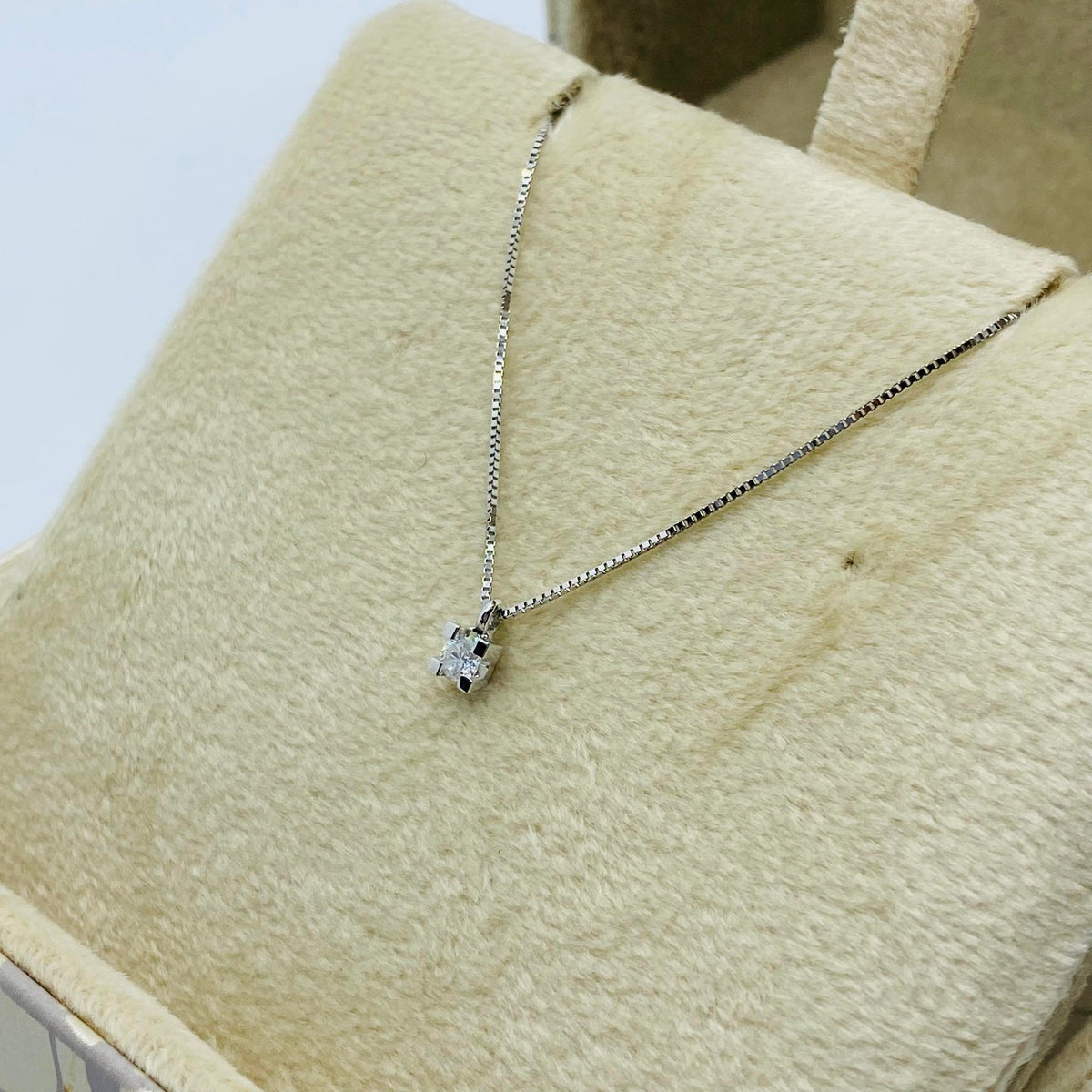 Collana Punto Luce Donna Oro 18KT con Diamante Ct 0.06