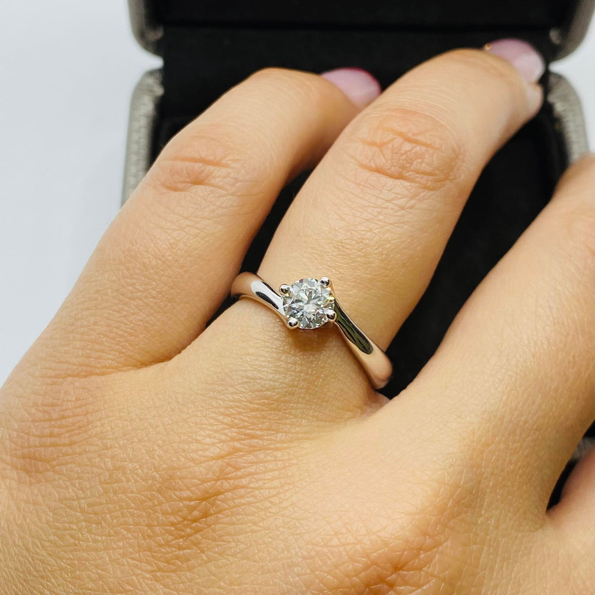 Anello Crivelli Solitario in Oro 18KT e Diamante GIA Ct 0.61
