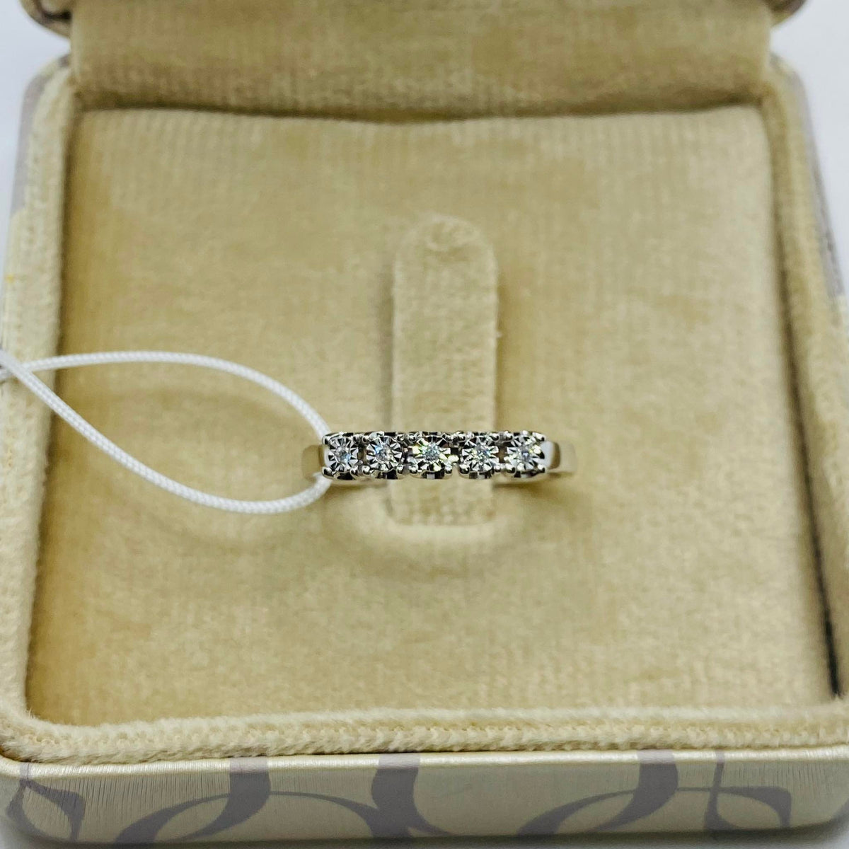 Anello Veretta a 5 Pietre Donna Oro 18KT con Diamanti Ct 0.04