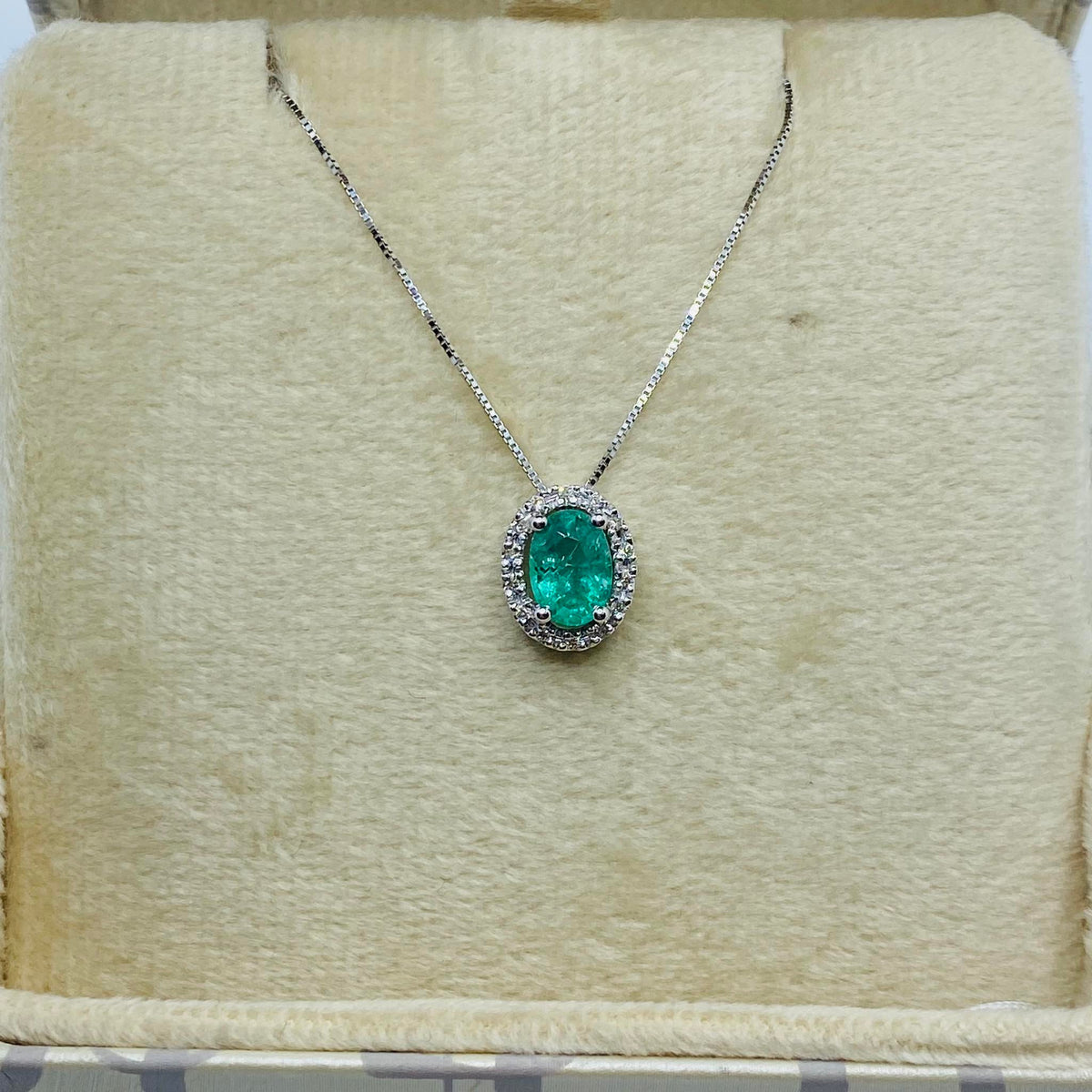 Collana Donna Oro 18KT con Smeraldo Ct 0.72 e Diamanti