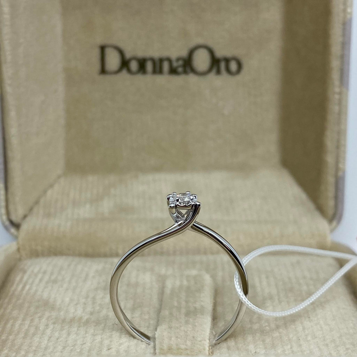 Anello Solitario Donna Oro 18KT con Diamante Ct 0.06