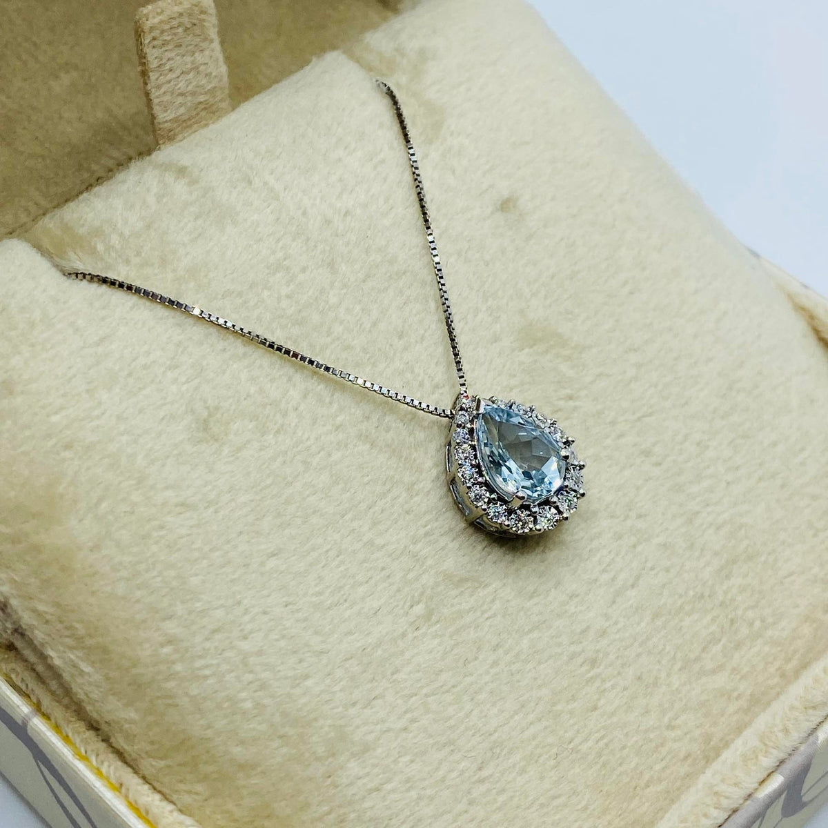 Collana Donna Oro 18KT con Acquamarina a Goccia Ct. 1.10 e Diamante
