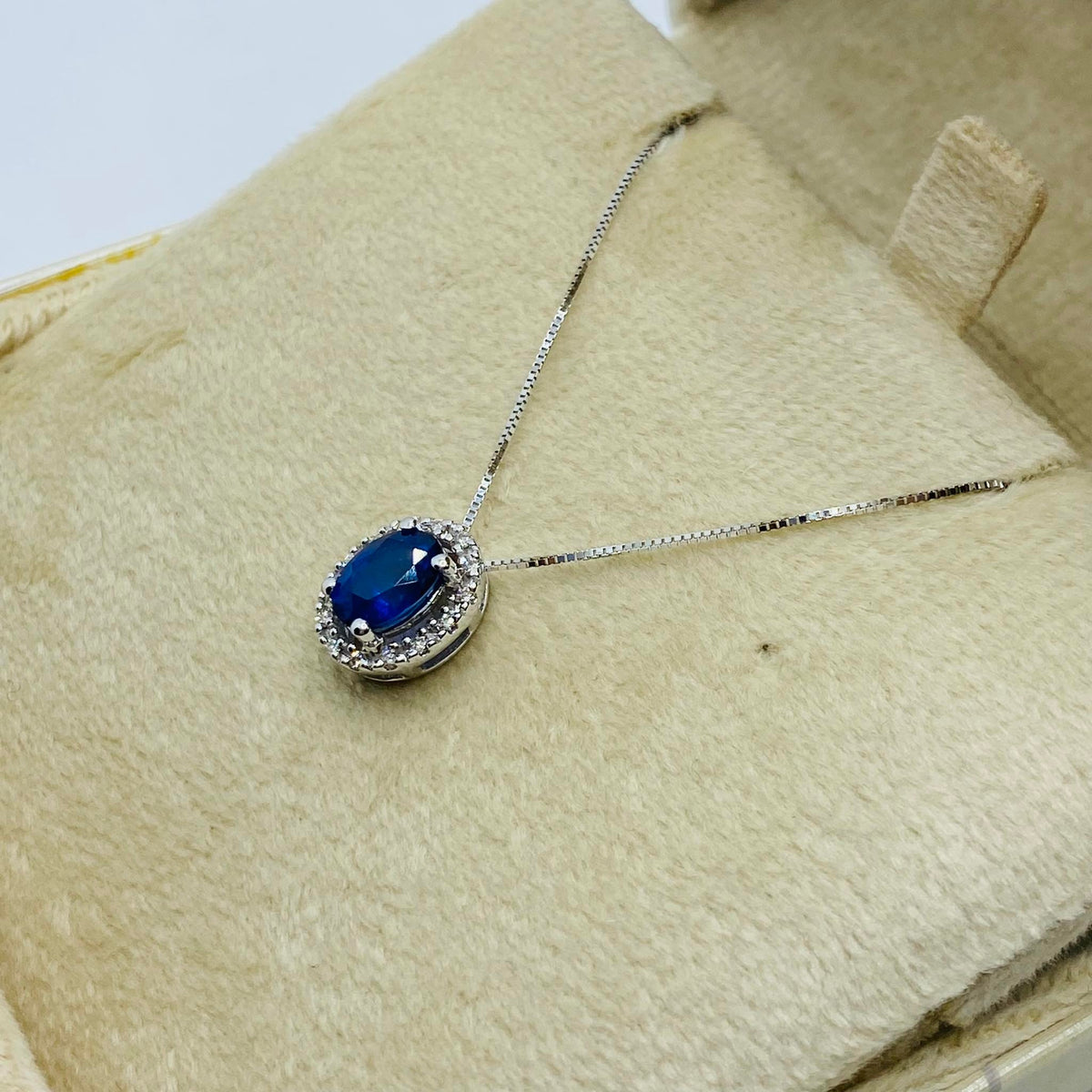 Collana Donna Oro 18KT con Zaffiro Ct 0.90 e Diamanti
