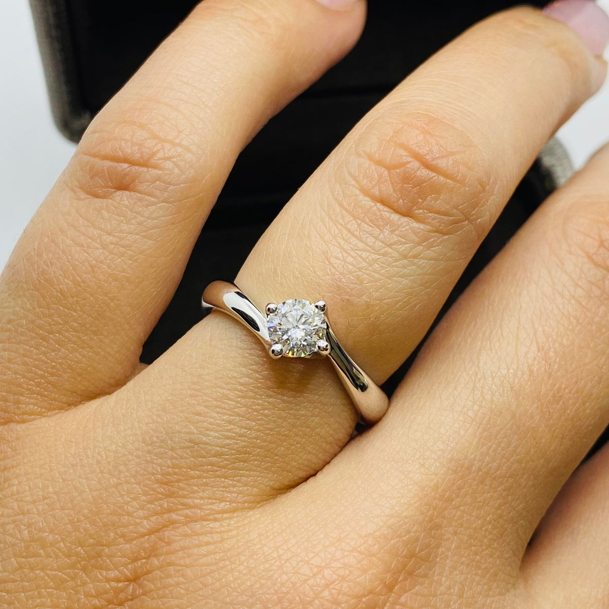 Anello Crivelli Solitario in Oro 18KT e Diamante GIA Ct 0.52