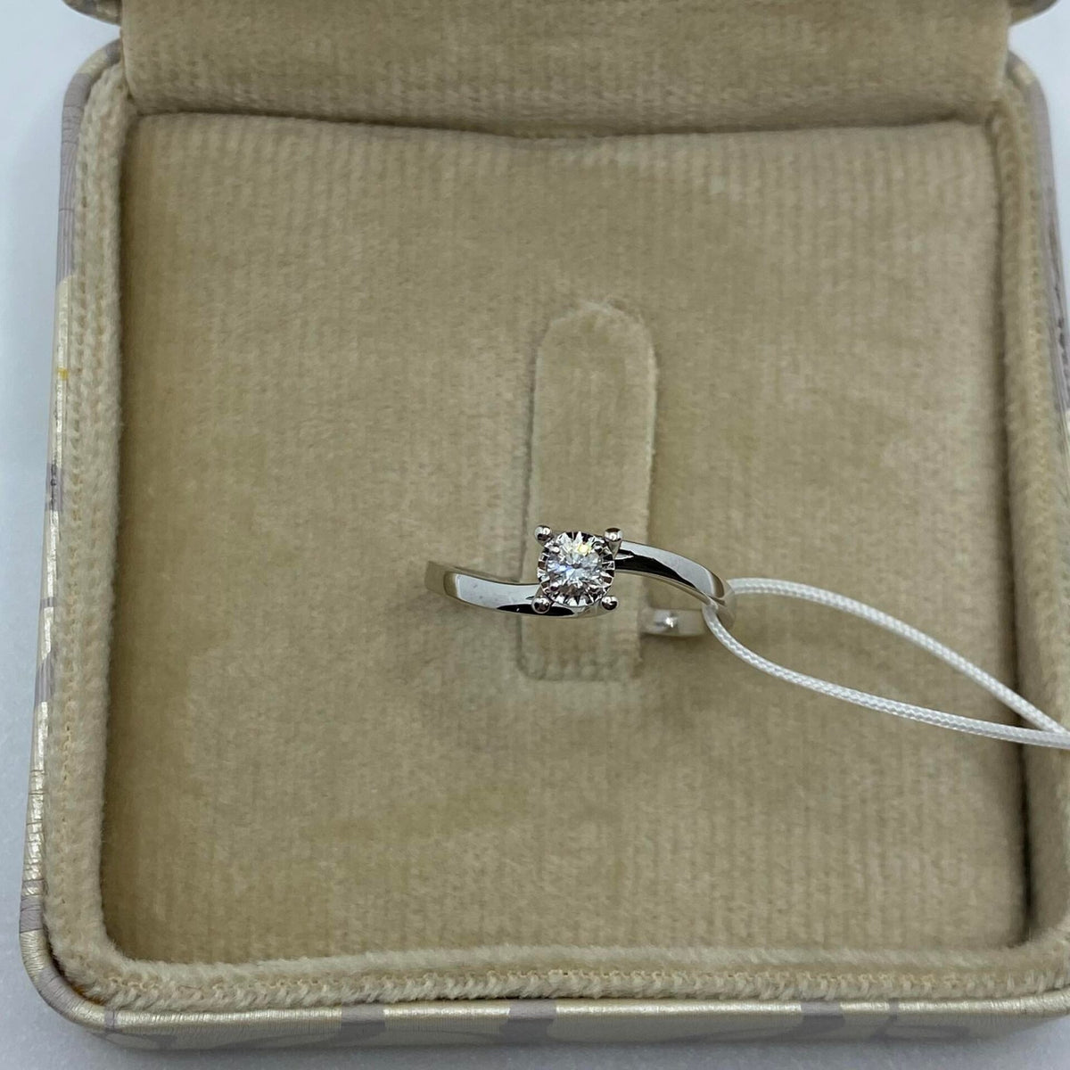 Anello  Solitario Donna Oro 18KT con Diamante Ct 0.10
