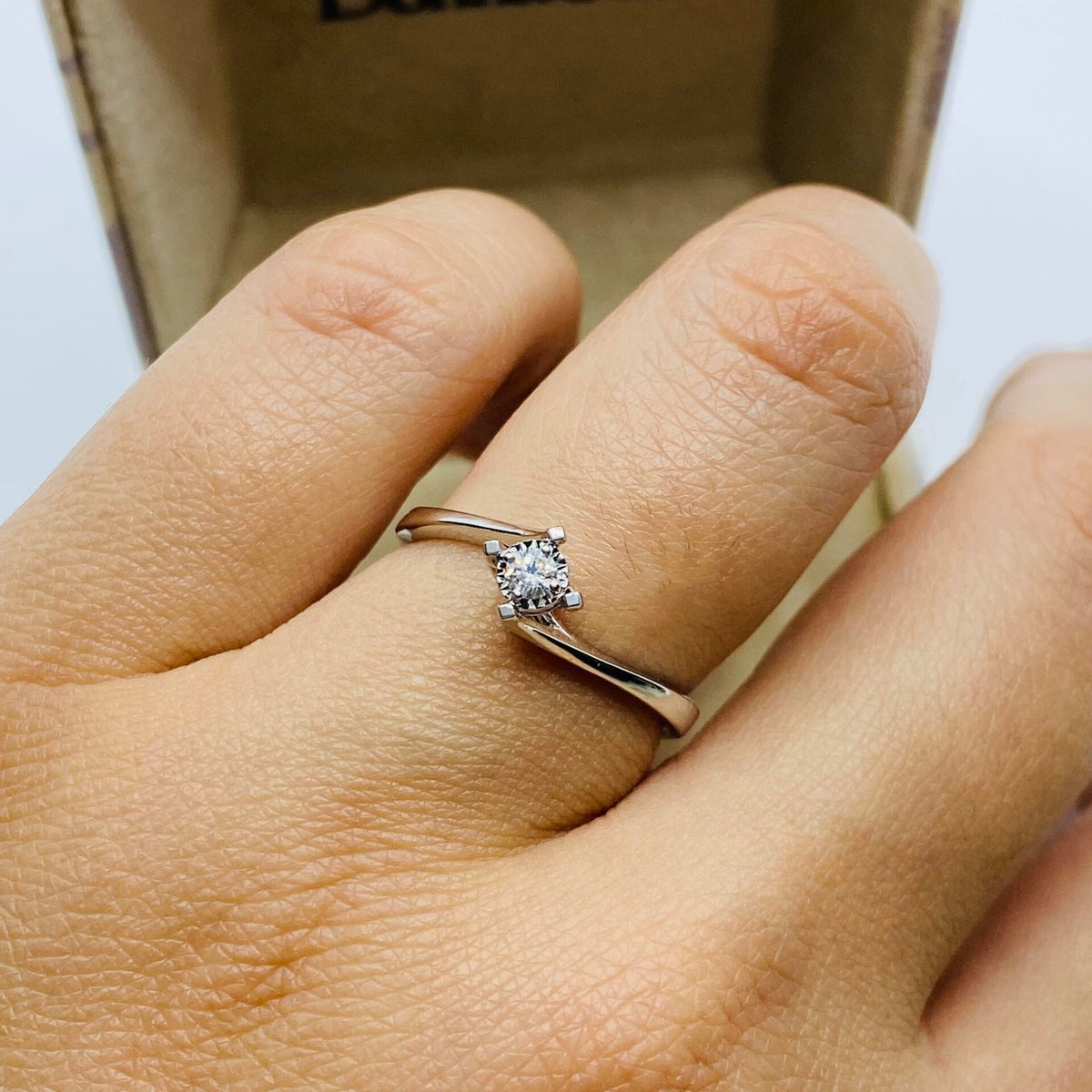 Anello Solitario Donna Oro 18KT con Diamante Ct 0.05