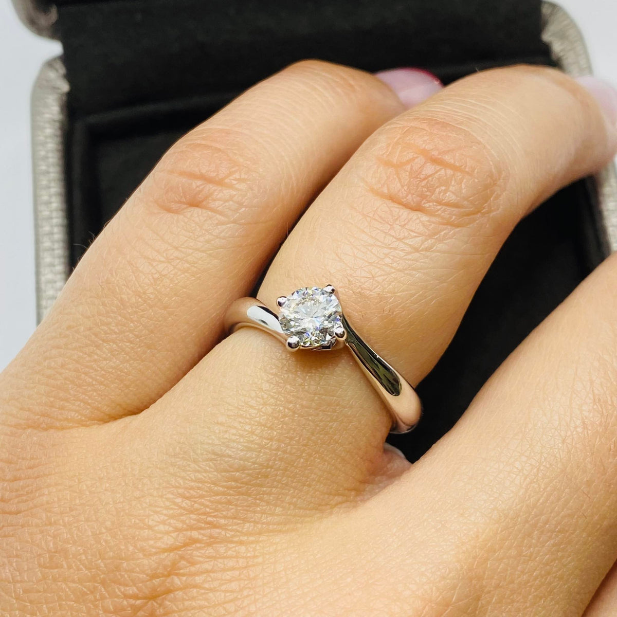 Anello Crivelli Solitario in Oro 18KT e Diamante GIA Ct 0.65