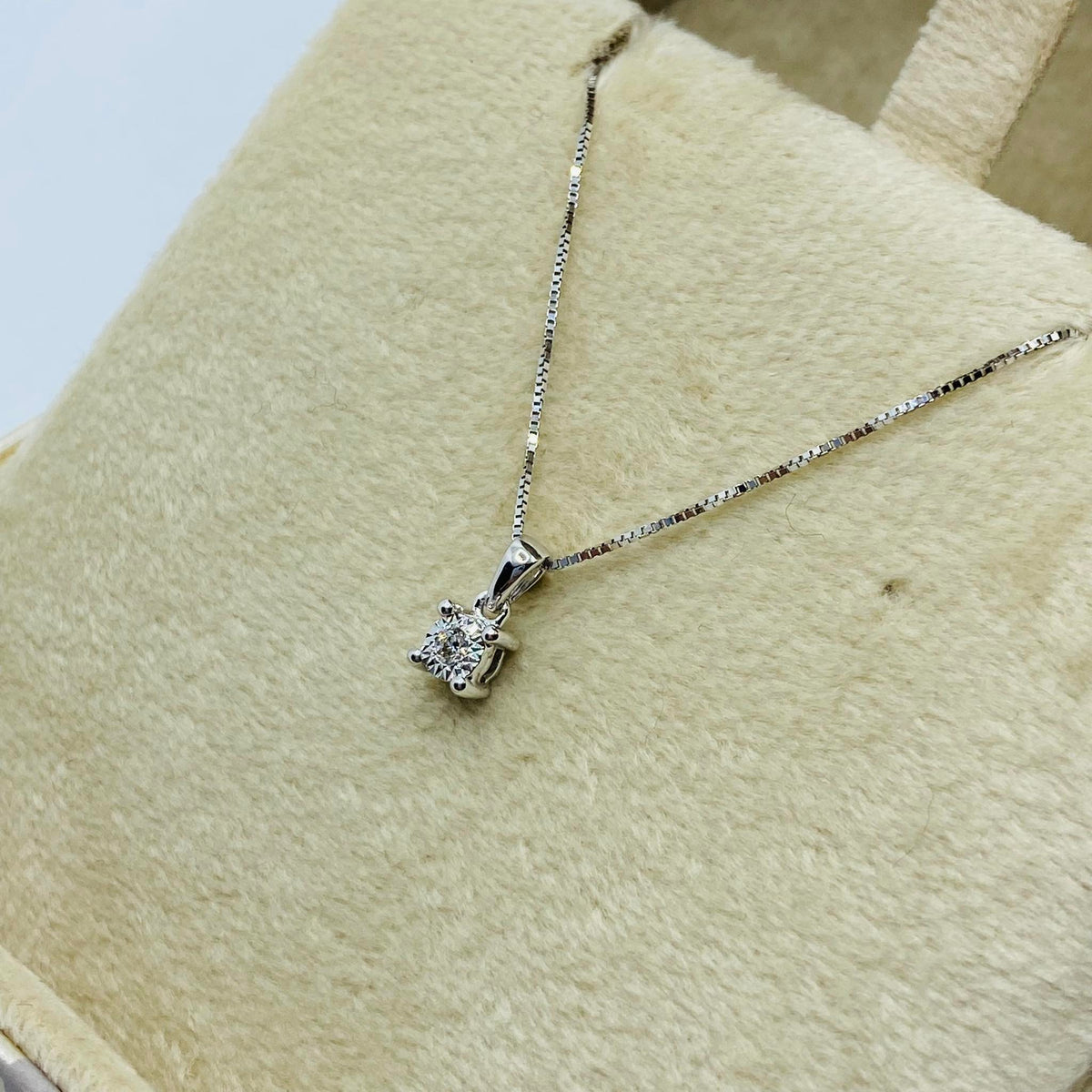 Collana Punto Luce Donna Oro 18KT con Diamante Ct 0.02