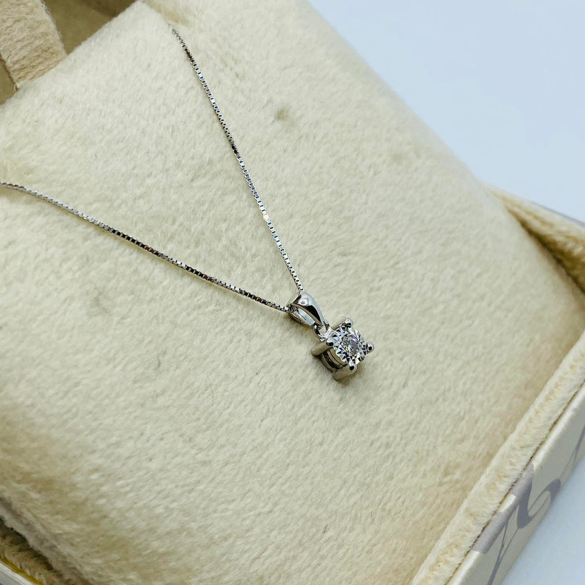 Collana Punto Luce Donna Oro 18KT con Diamante Ct 0.04