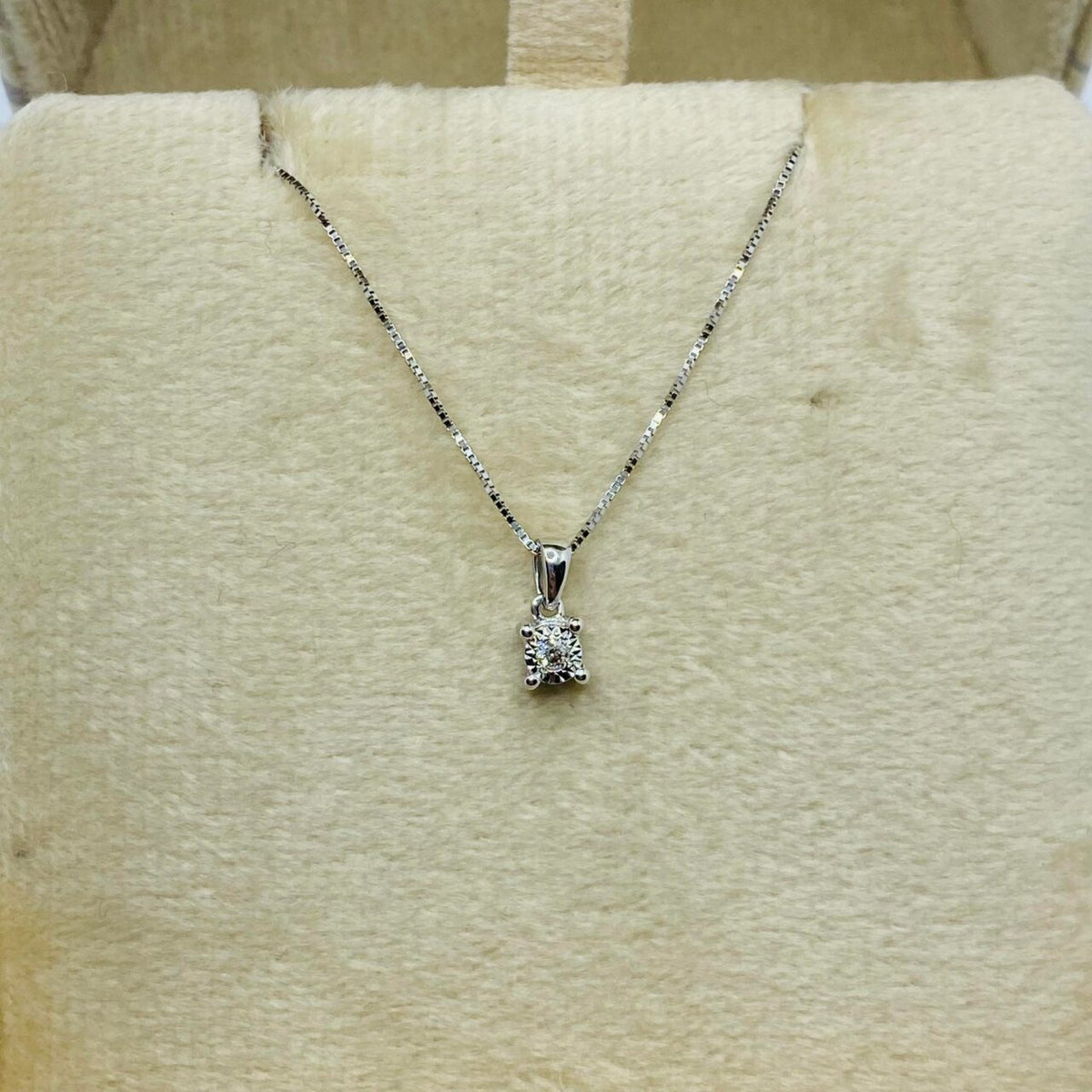 Collana Punto Luce Donna Oro 18KT con Diamante Ct 0.02