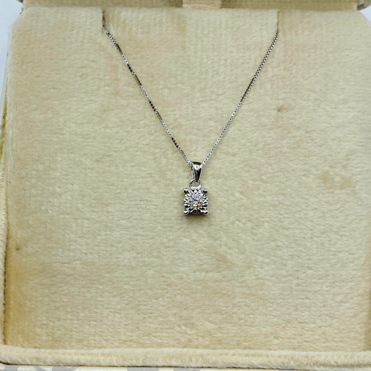 Collana Punto Luce Donna Oro 18KT con Diamante Ct 0.06