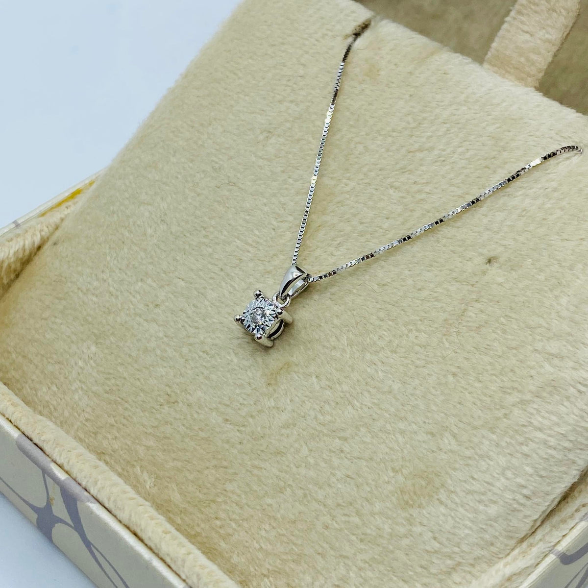 Collana Punto Luce Donna Oro 18KT con Diamante Ct 0.03
