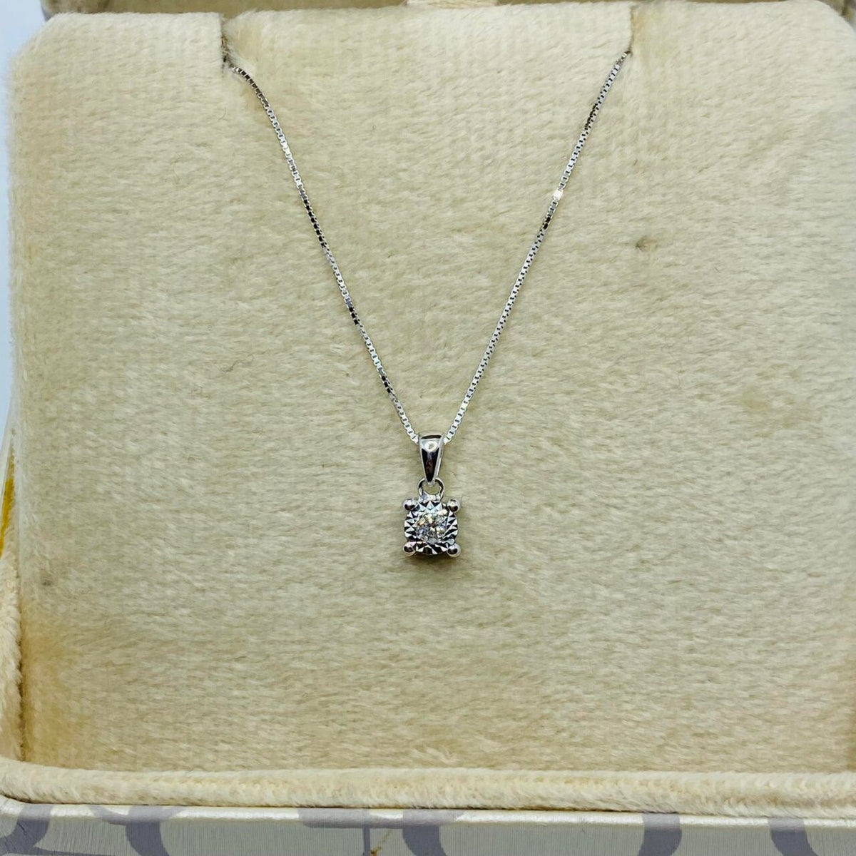 Collana Punto Luce Donna Oro 18KT con Diamante Ct 0.04
