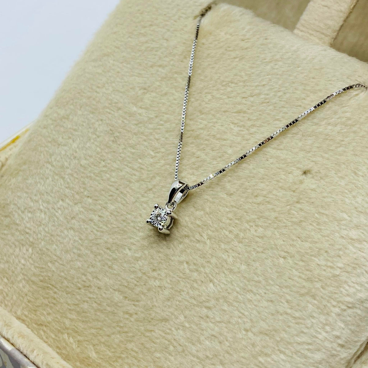 Collana Punto Luce Donna Oro 18KT con Diamante Ct 0.01