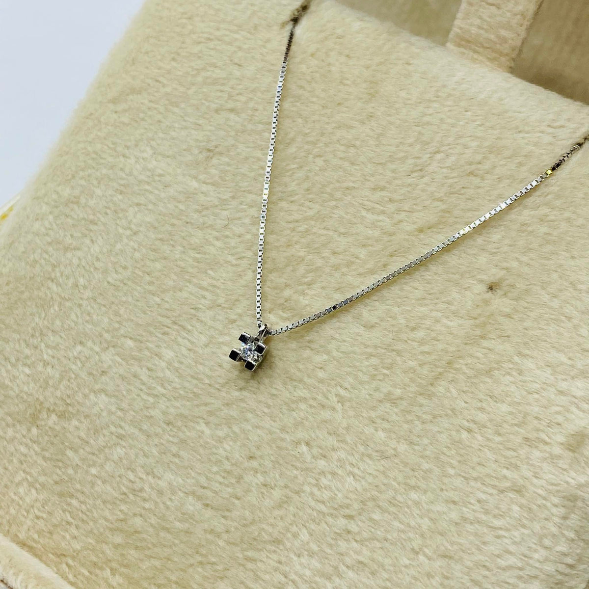 Collana Punto Luce Donna Oro 18KT con Diamante Ct 0.02