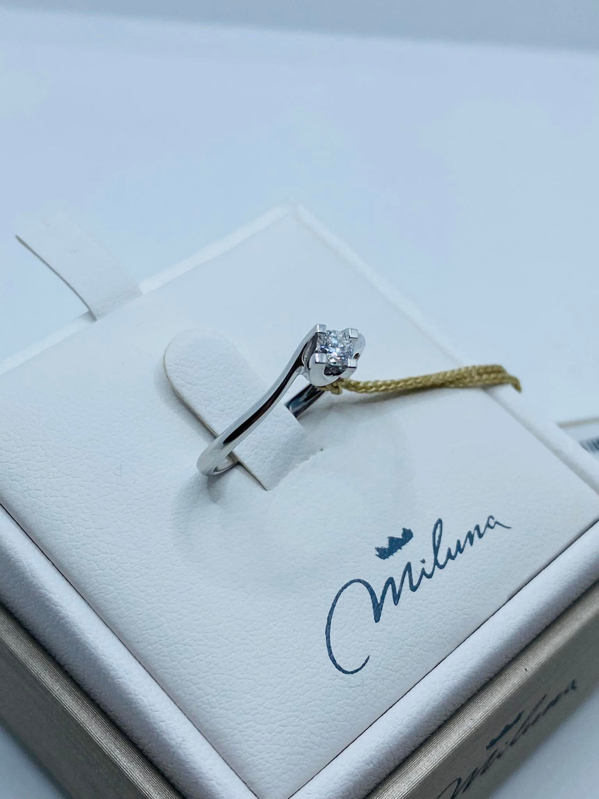 Anello Solitario Donna Miluna in Oro 18KT e Diamanti Ct. 0,15