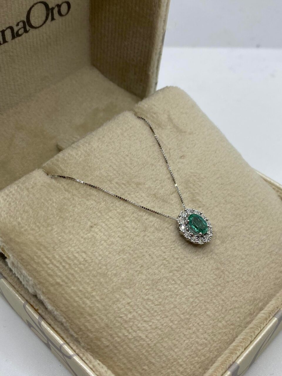 Collana Donna Oro 18KT con Smeraldo Ct 0.45 e Diamanti