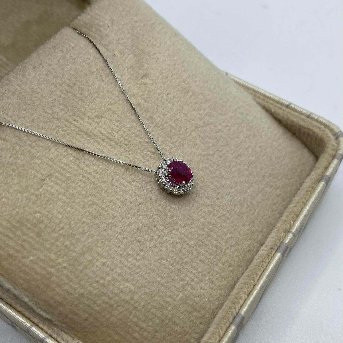 Collana Donna Oro 18KT con Rubino Ct 0.42 e Diamanti