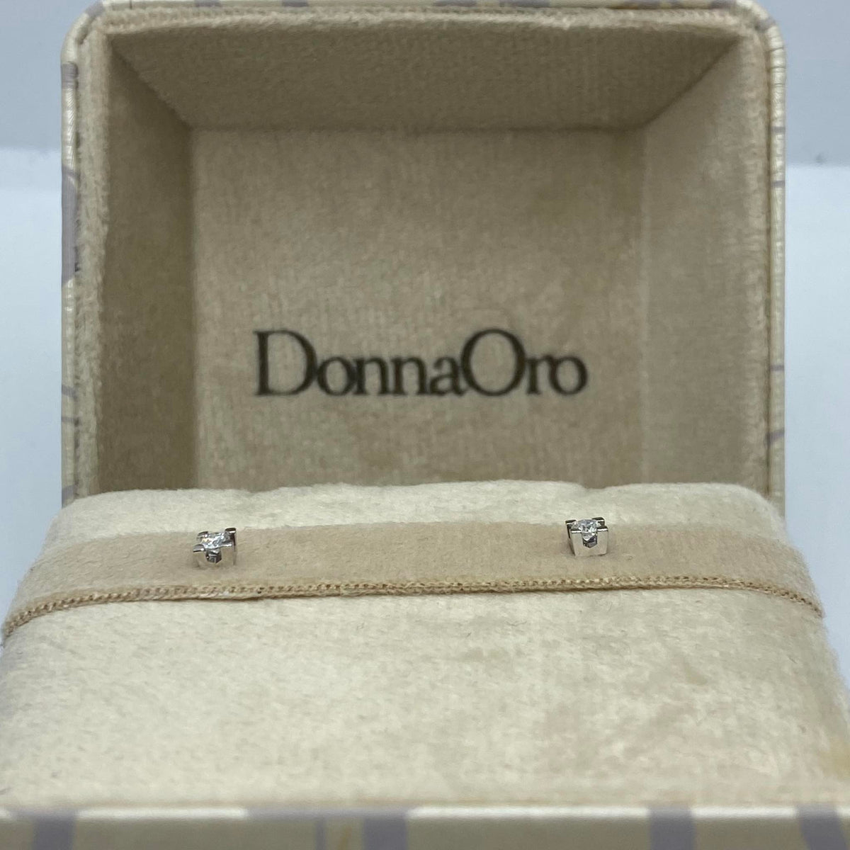 Orecchini Punto Luce Donna Oro 18KT con Diamante Ct 0.16