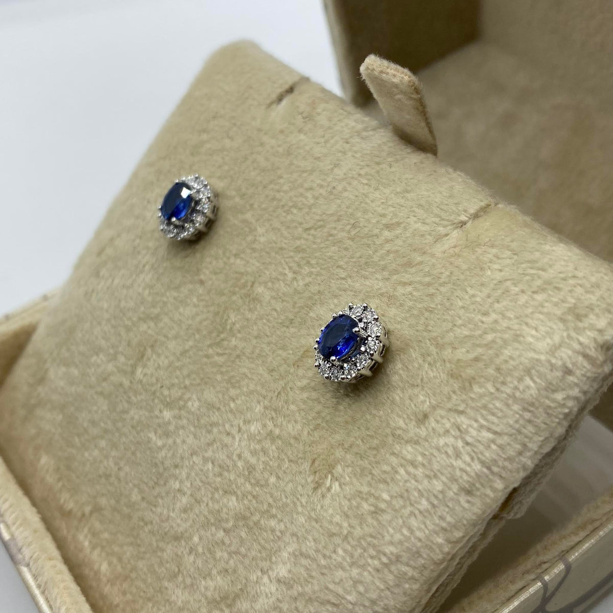 Orecchini Donna Oro 18KT con Zaffiri Ct 0.90 e Diamanti