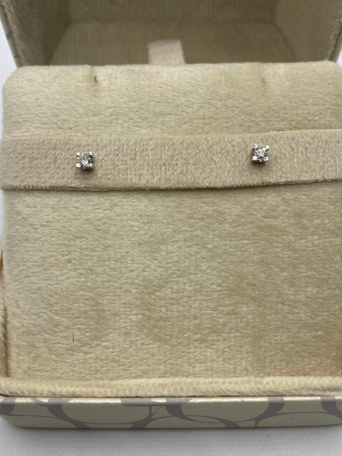 Orecchini Punto Luce Donna Oro 18KT con Diamante Ct 0.14