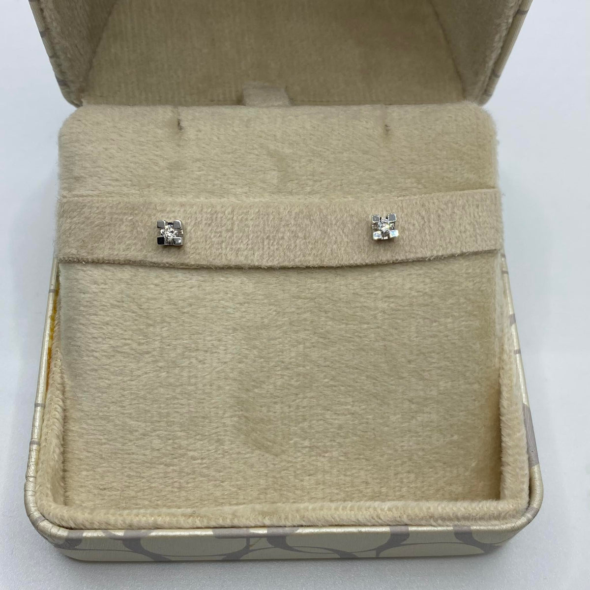 Orecchini Punto Luce Donna Oro 18KT con Diamante Ct 0.10