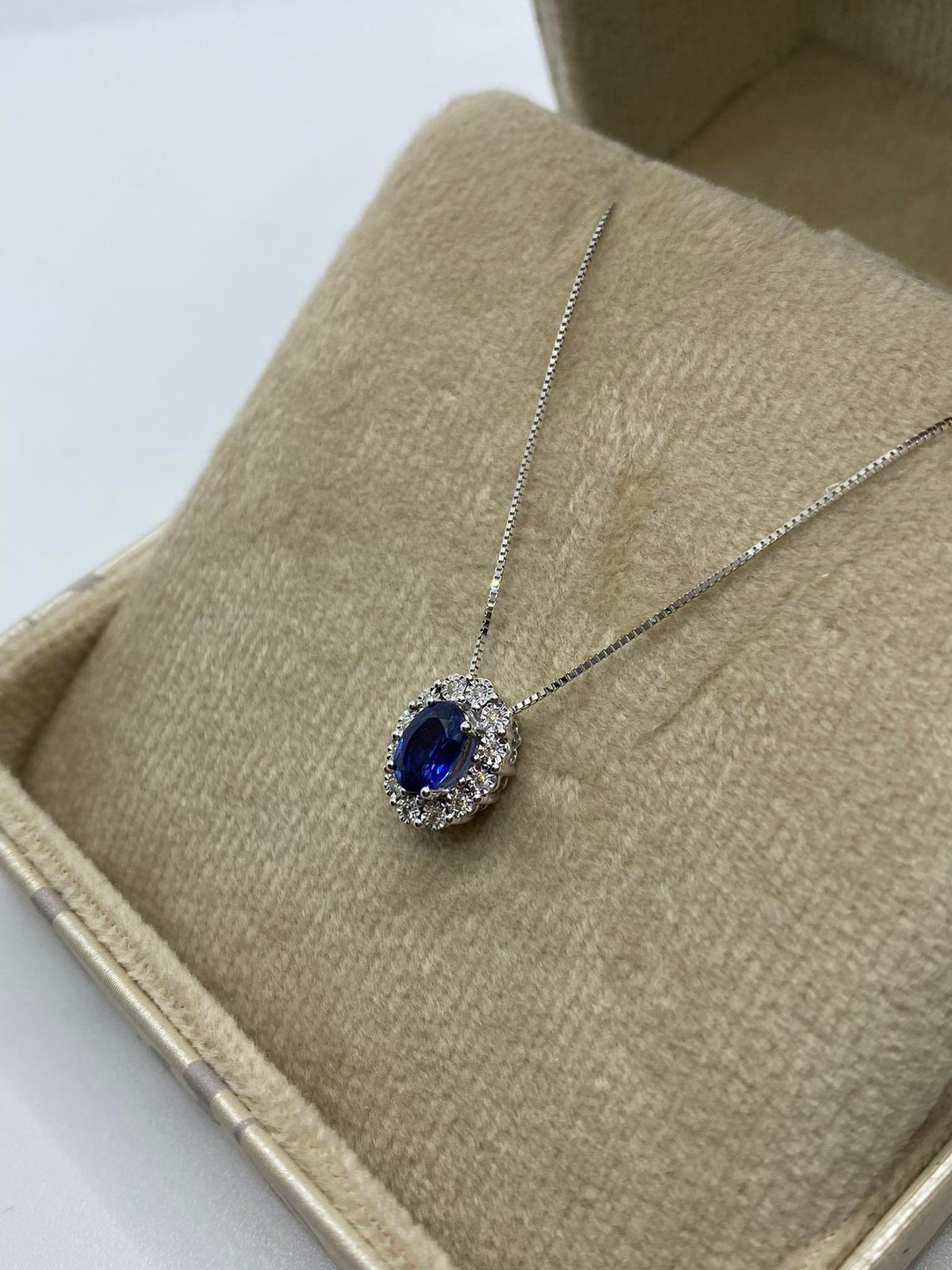Collana Donna Oro 18KT con Zaffiro Ct 0.50 e Diamanti