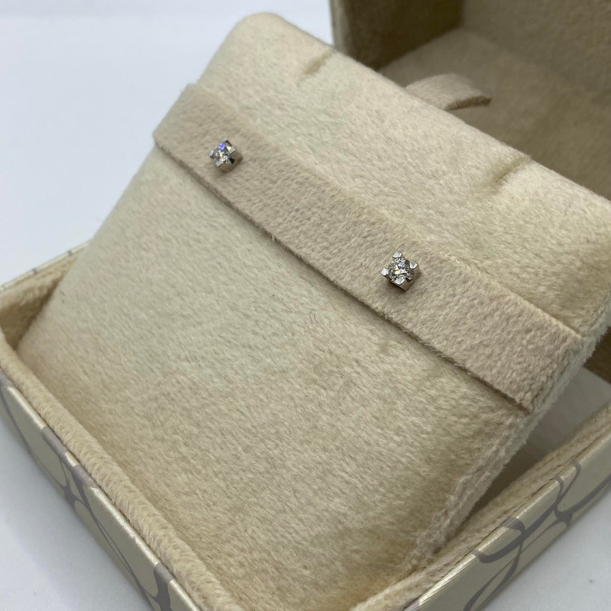 Orecchini Punto Luce Donna Oro 18KT con Diamante Ct 0.18