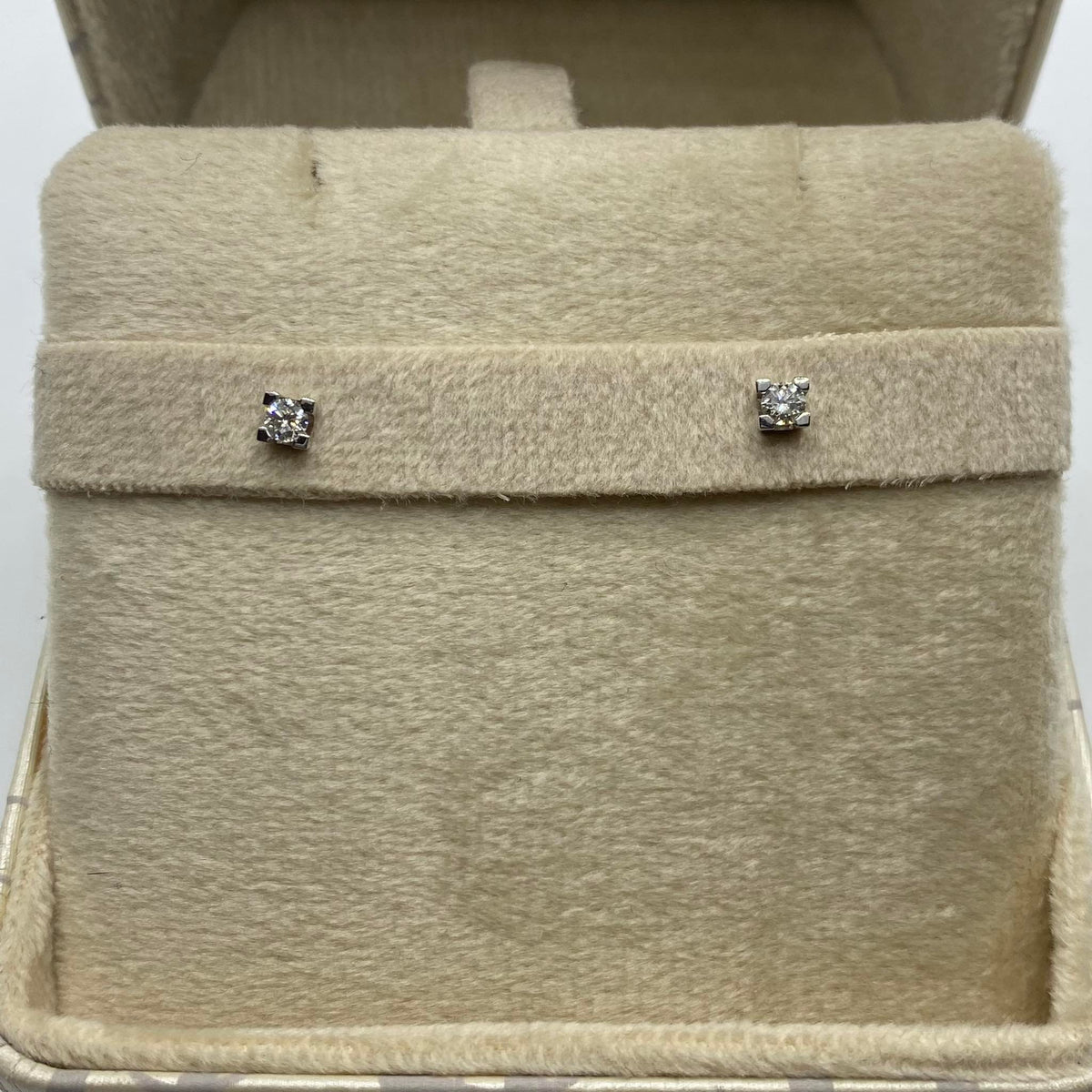 Orecchini Punto Luce Donna Oro 18KT con Diamante Ct 0.18