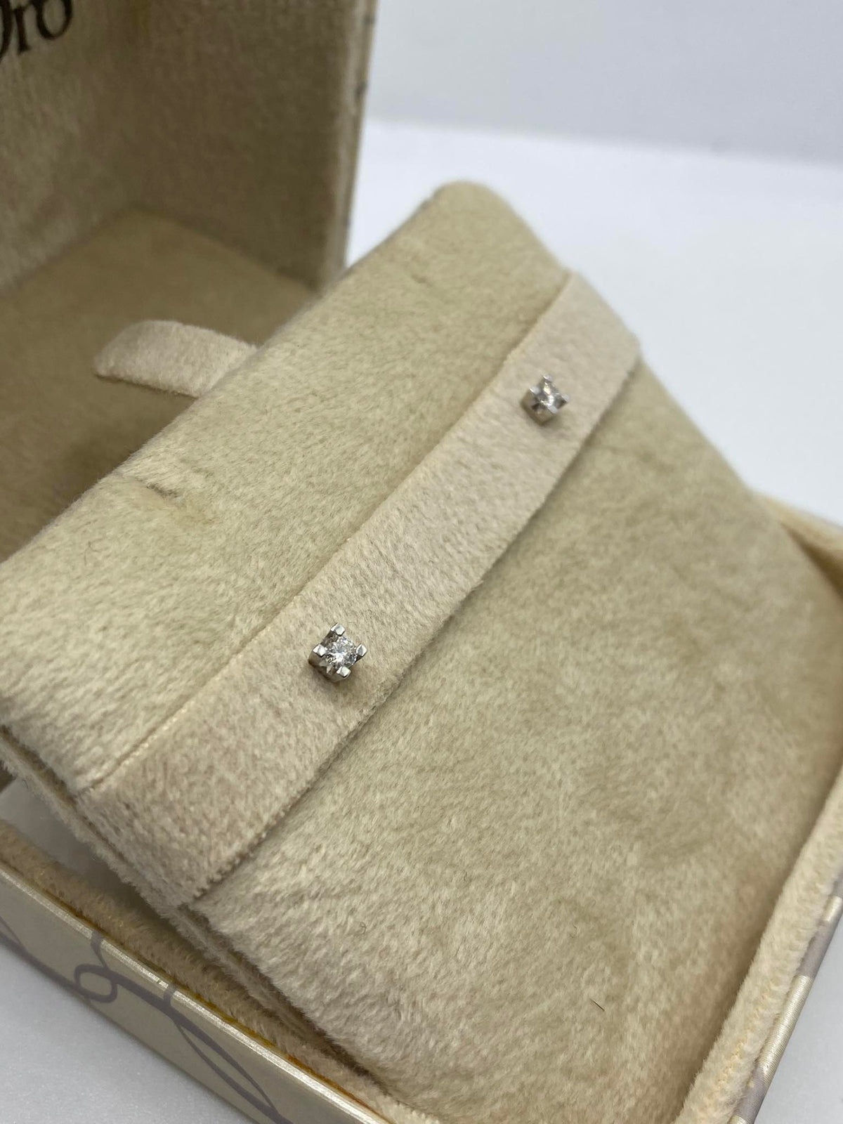 Orecchini Punto Luce Donna Oro 18KT con Diamante Ct 0.14