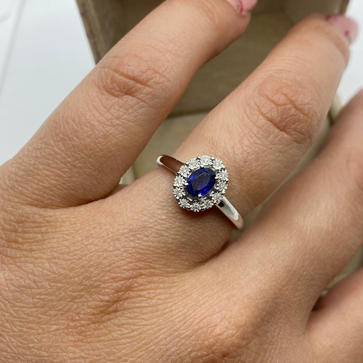 Anello Donna Oro 18KT con Zaffiro Ct 0.50 e Diamanti