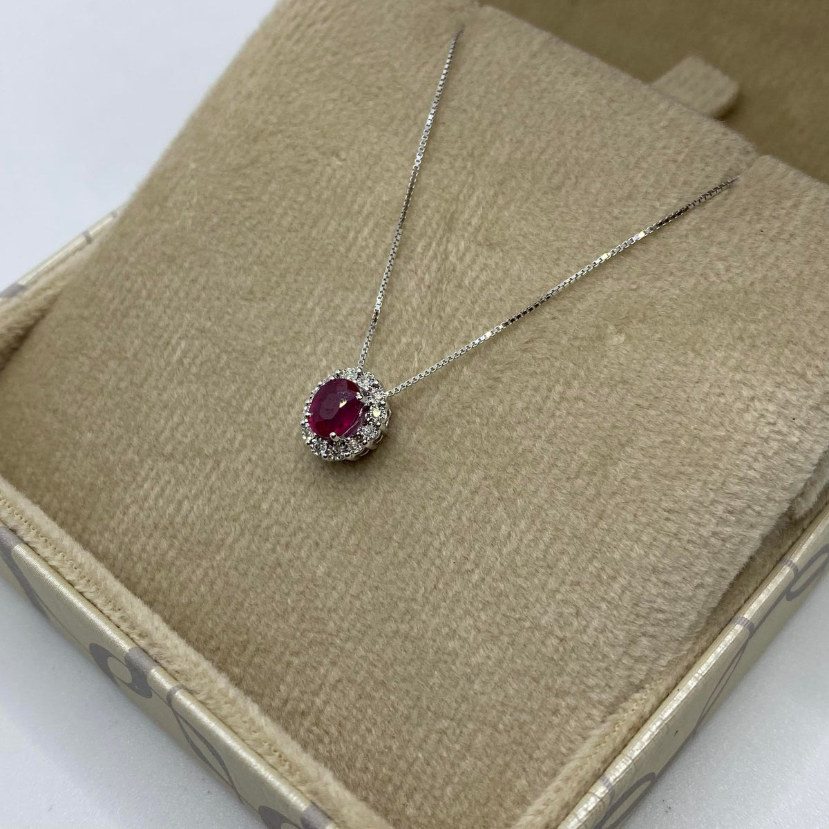 Collana Donna Oro 18KT con Rubino Ct 0.42 e Diamanti