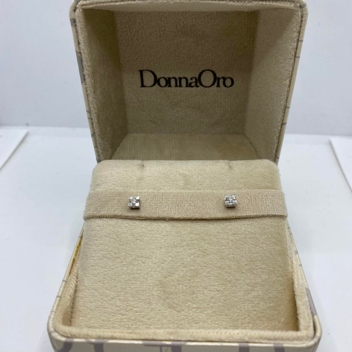 Orecchini Punto Luce Donna Oro 18KT con Diamante Ct 0.10