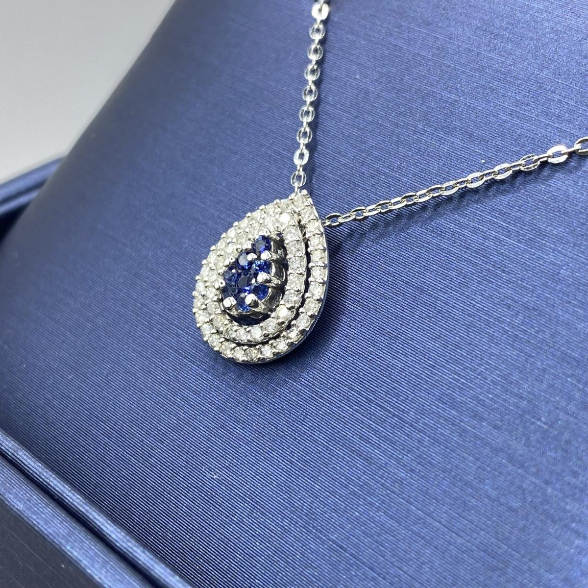 Collana Comete a Goccia in Oro 18KT con Zaffiri Ct.0,15 e Diamanti