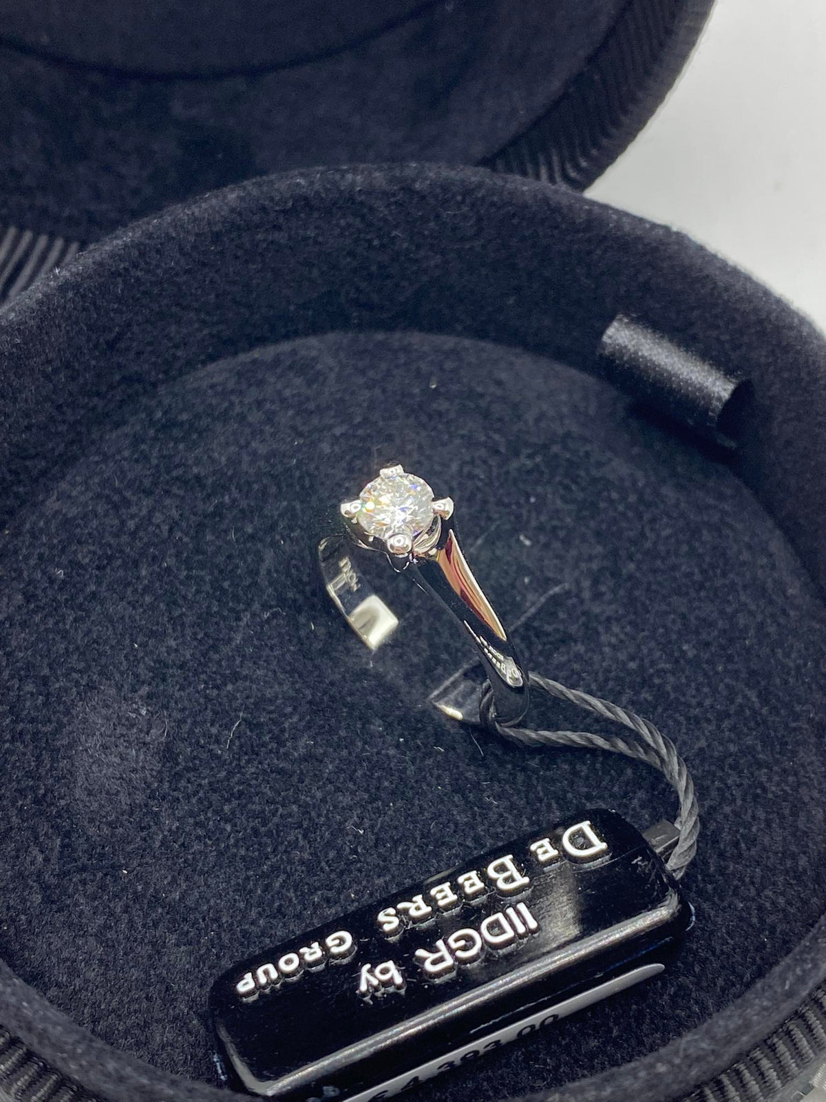 Anello Solitario Forever Unique con Diamante De Beers Ct. 0,50 G-VS