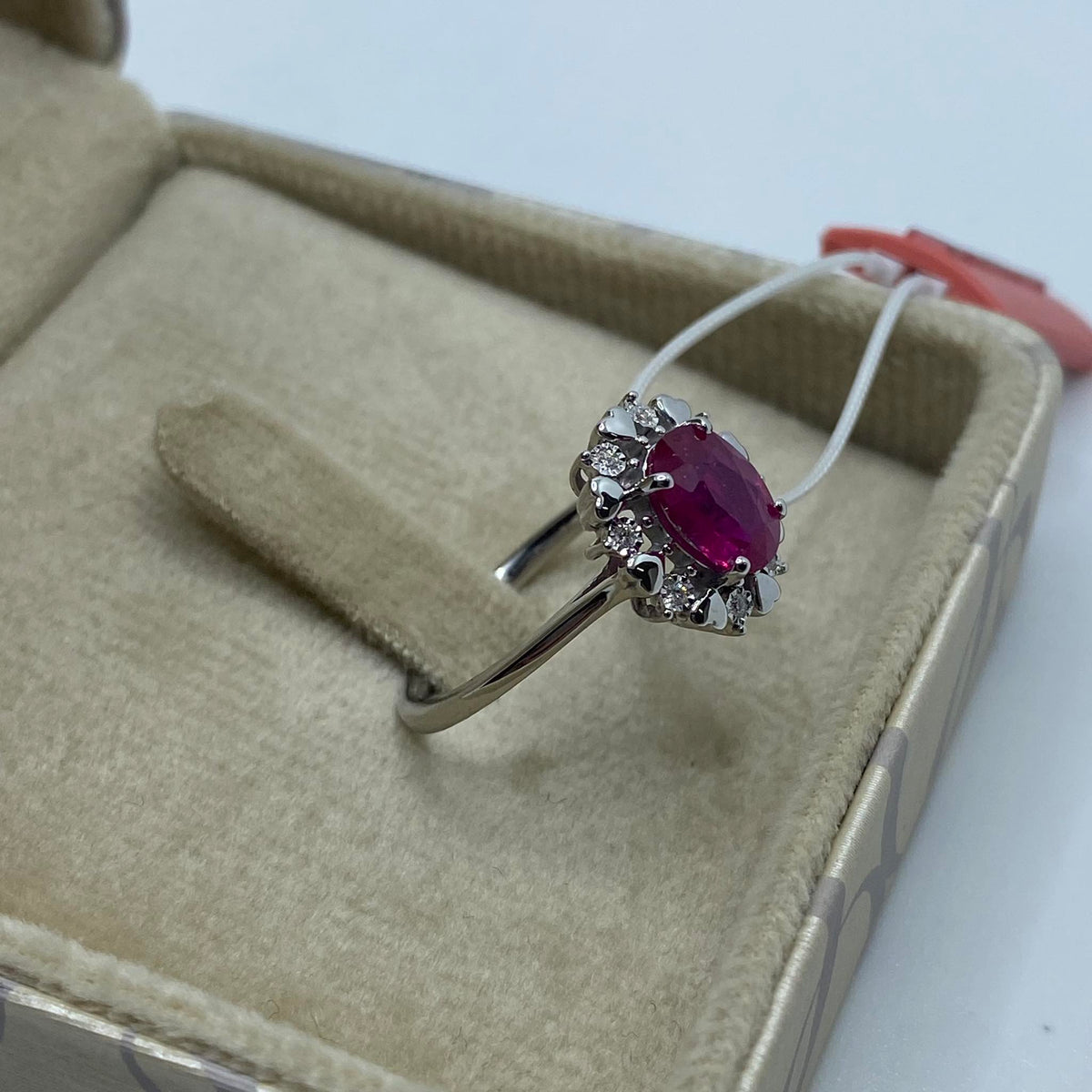 Anello Donna Oro 18KT con Rubino Ct. 1.60 e Diamanti