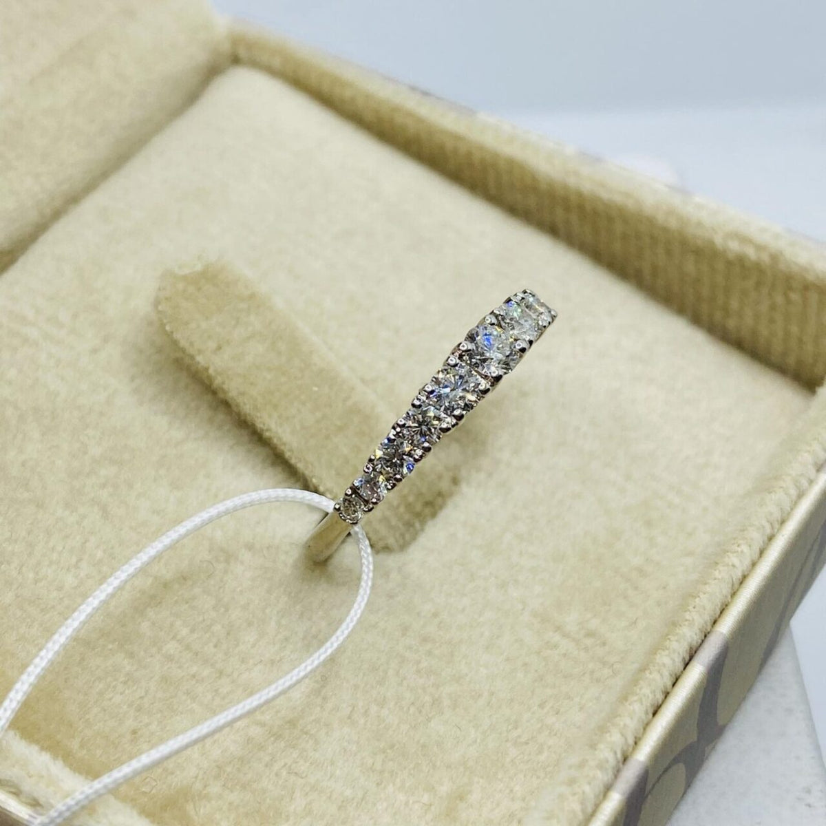 Anello Veretta a Scalare Donna Oro 18KT con Diamanti Ct. 0,82