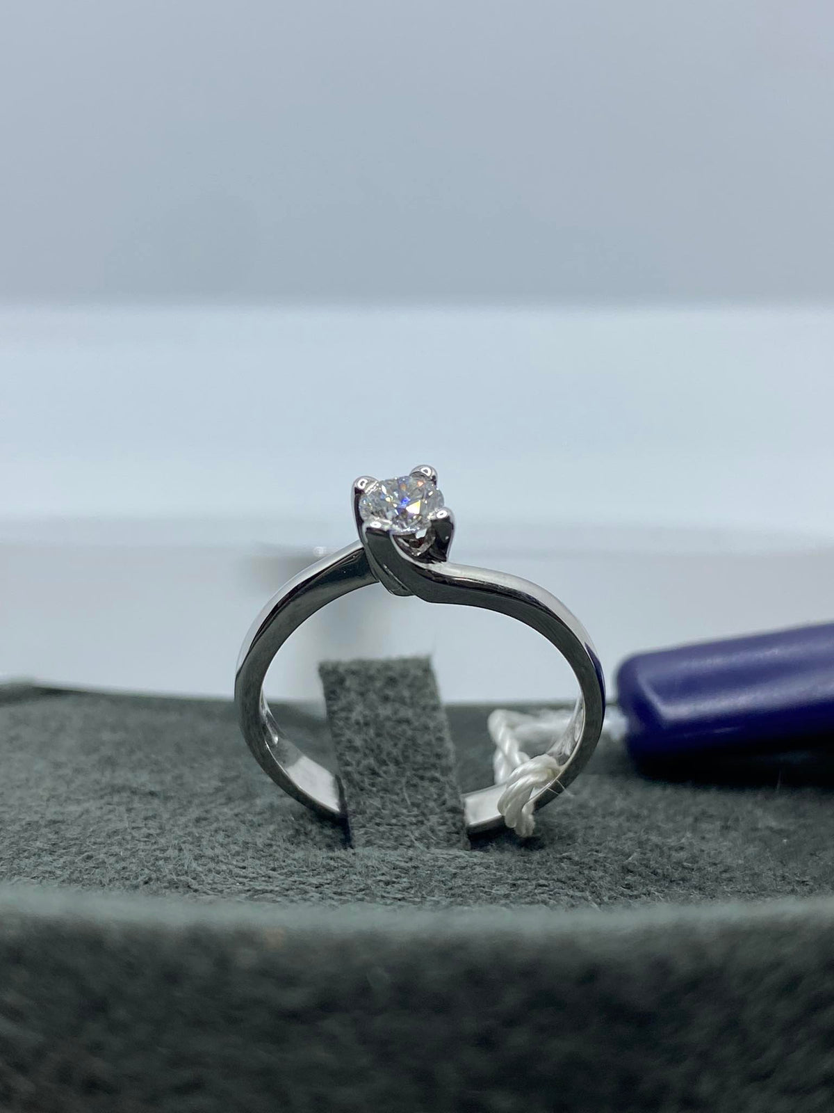 Anello Solitario Giorgio Visconti in Oro 18KT 18KT e Brilante Ct. 0,31