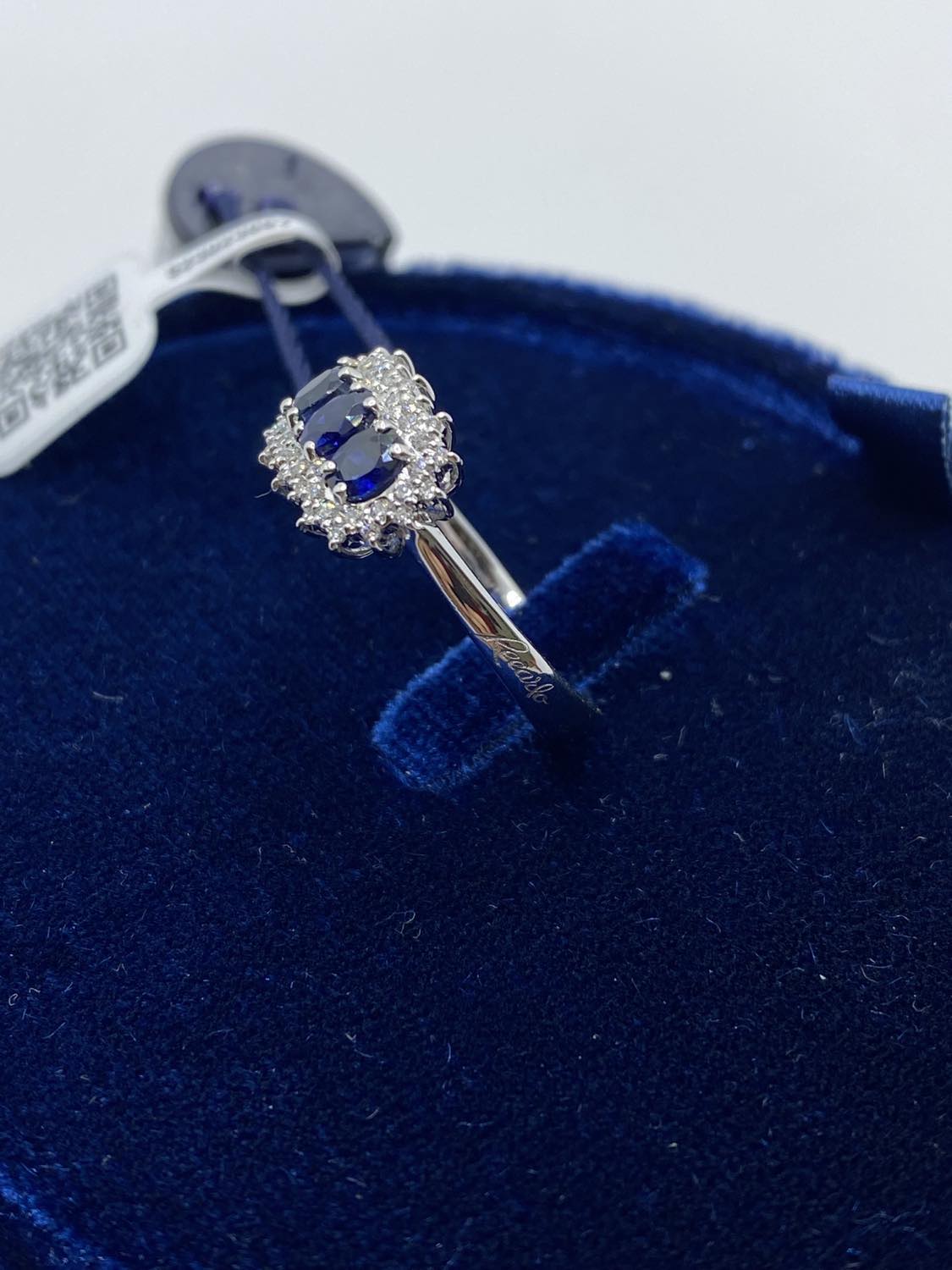 Anello Trilogy Recarlo Camelia con Diamanti e Zaffiro