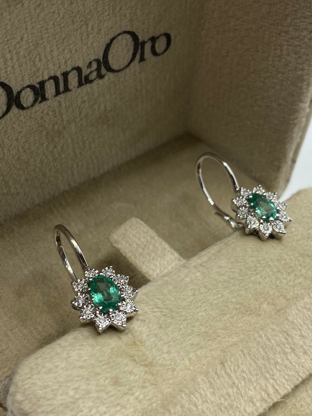 Orecchini Donna Oro 18KT con Smeraldi Ct.0.88 e Diamanti
